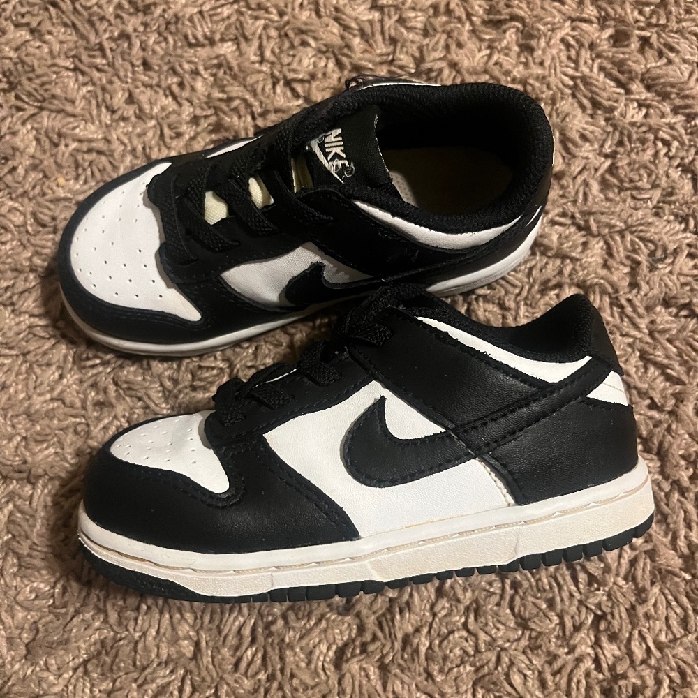 Panda dunks